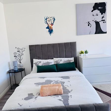 Modern Room In A 4 Bedroom Flat In London, Shared Bathroom! Ngoại thất bức ảnh