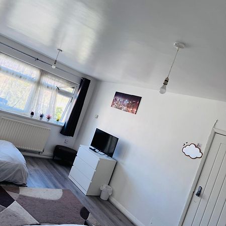 Modern Room In A 4 Bedroom Flat In London, Shared Bathroom! Ngoại thất bức ảnh