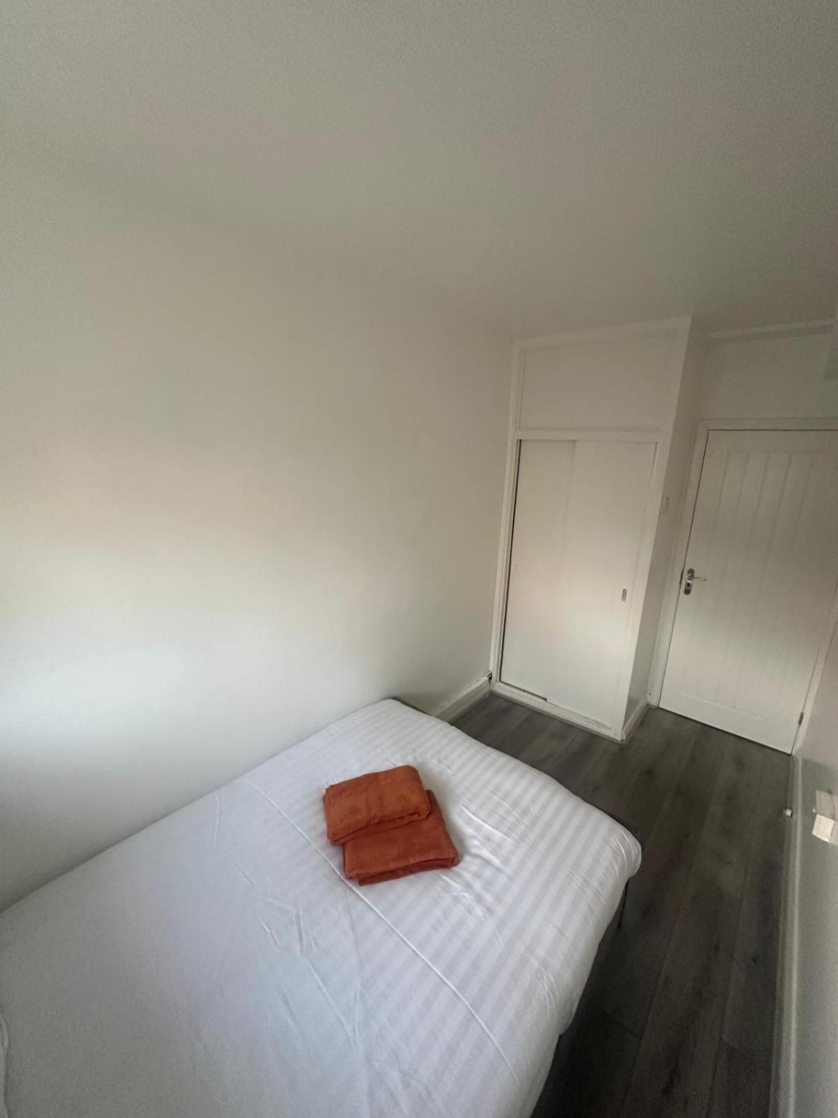 Modern Room In A 4 Bedroom Flat In London, Shared Bathroom! Ngoại thất bức ảnh