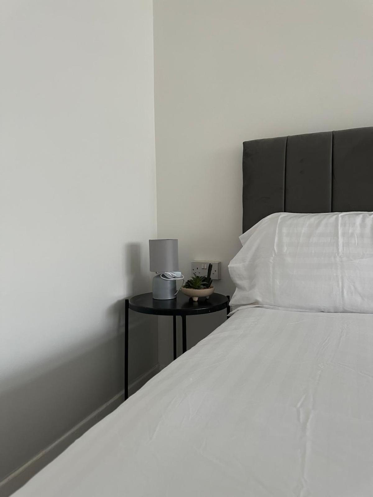 Modern Room In A 4 Bedroom Flat In London, Shared Bathroom! Ngoại thất bức ảnh