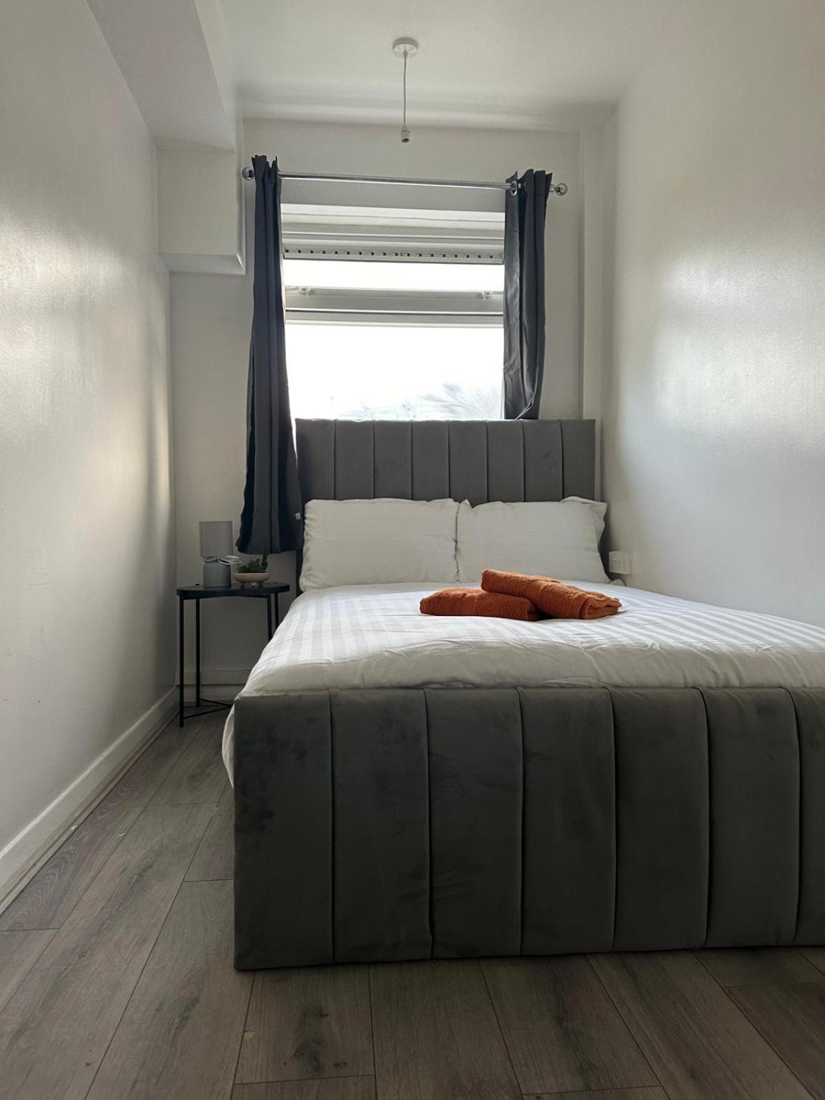 Modern Room In A 4 Bedroom Flat In London, Shared Bathroom! Ngoại thất bức ảnh