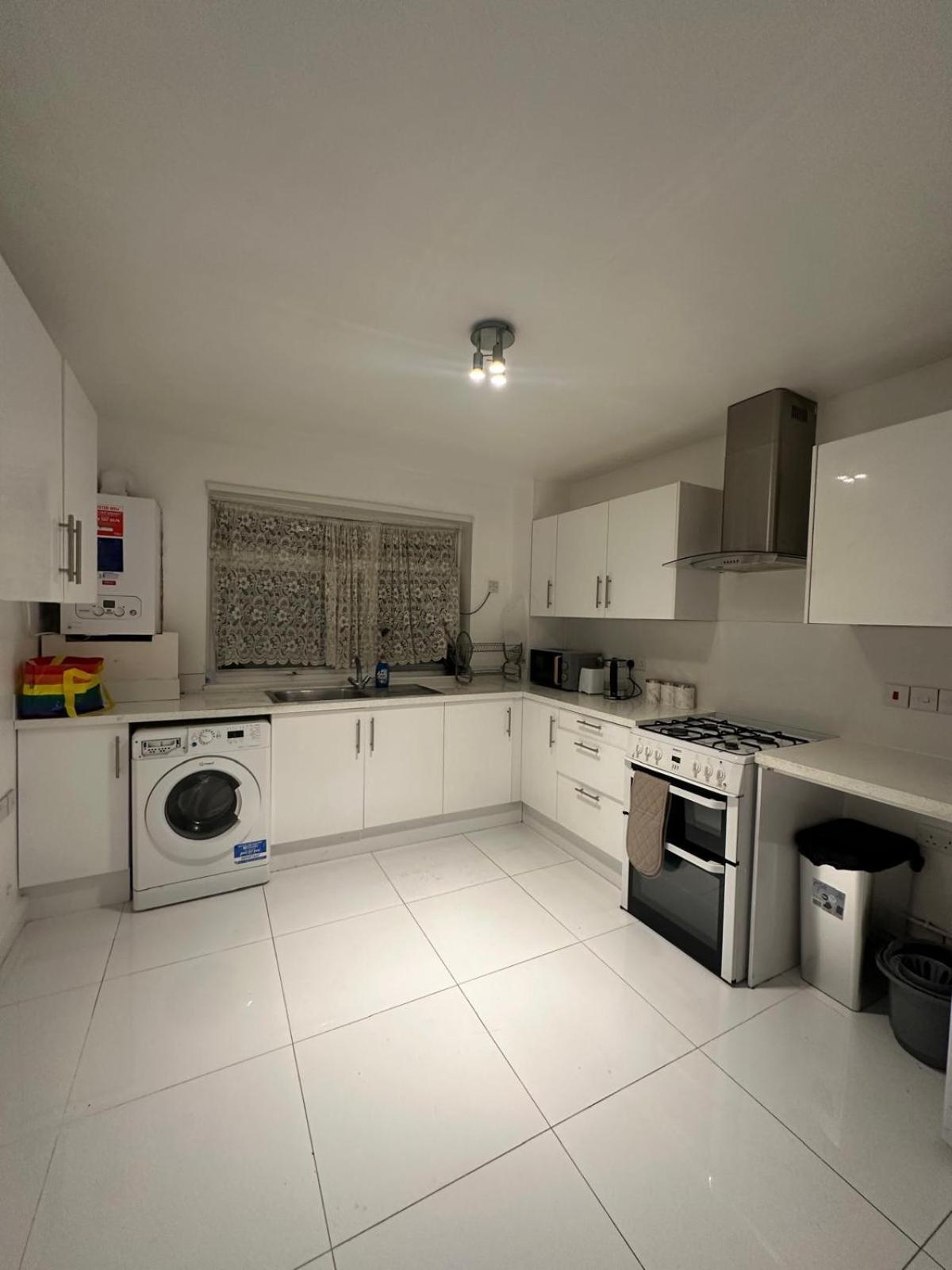 Modern Room In A 4 Bedroom Flat In London, Shared Bathroom! Ngoại thất bức ảnh