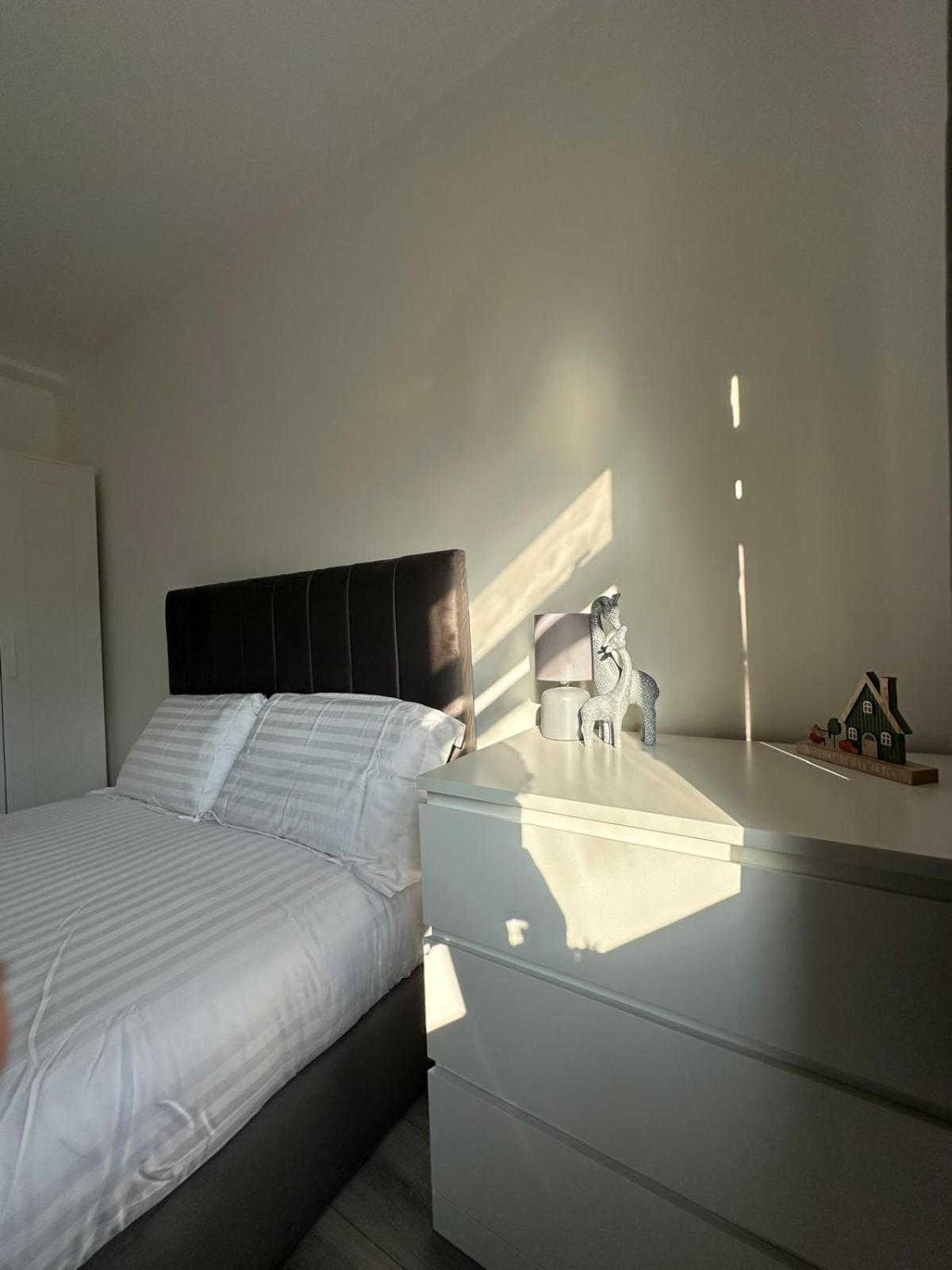 Modern Room In A 4 Bedroom Flat In London, Shared Bathroom! Ngoại thất bức ảnh