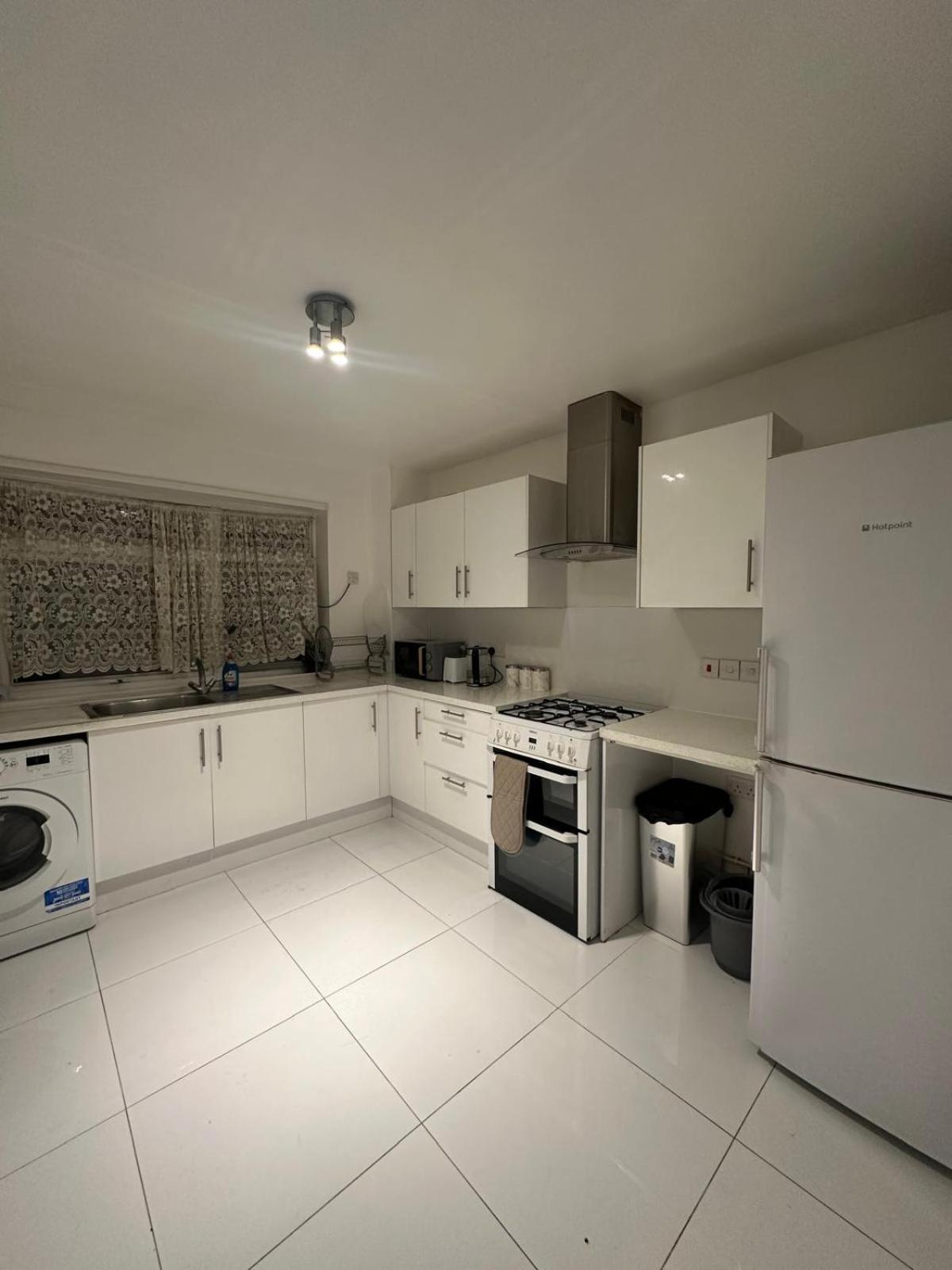 Modern Room In A 4 Bedroom Flat In London, Shared Bathroom! Ngoại thất bức ảnh