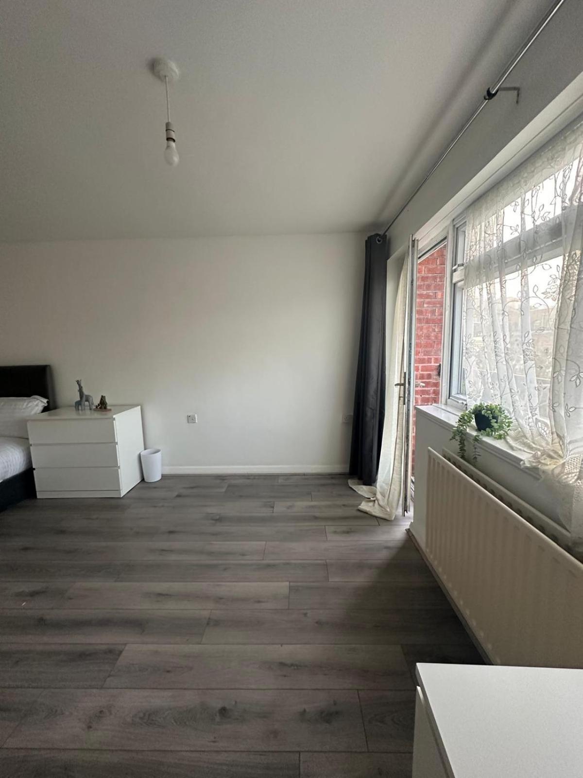 Modern Room In A 4 Bedroom Flat In London, Shared Bathroom! Ngoại thất bức ảnh