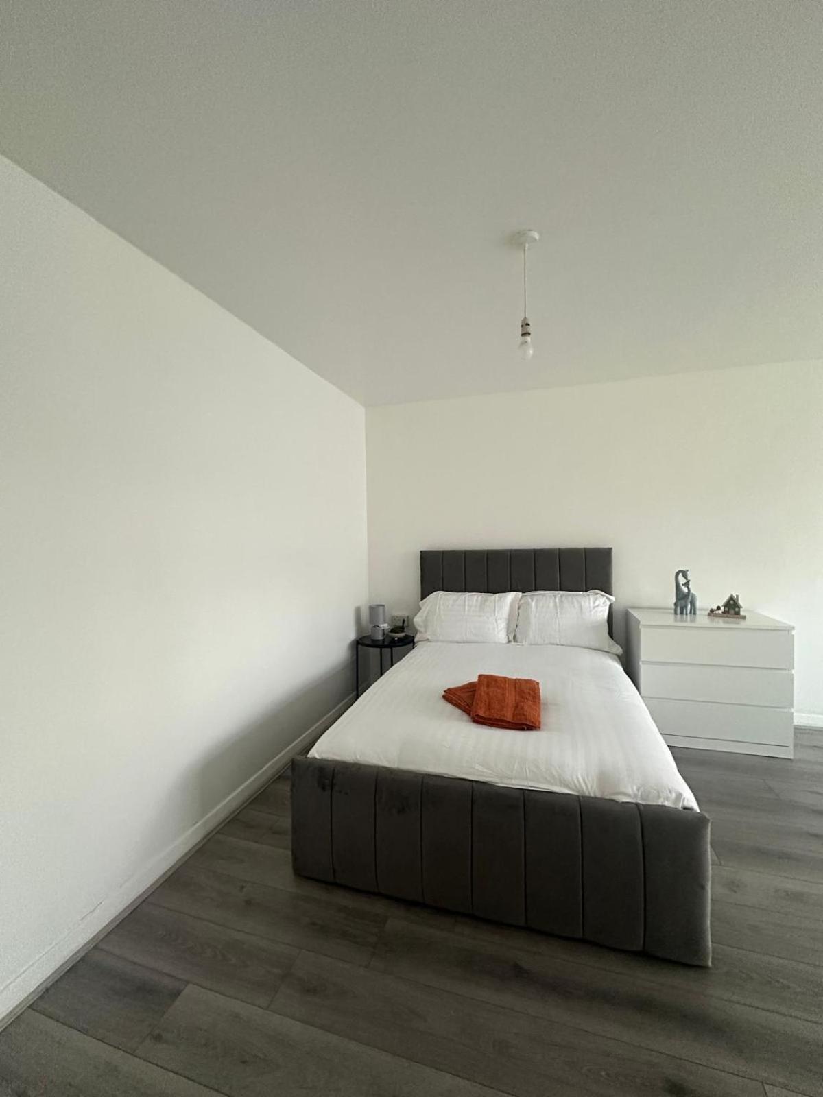 Modern Room In A 4 Bedroom Flat In London, Shared Bathroom! Ngoại thất bức ảnh