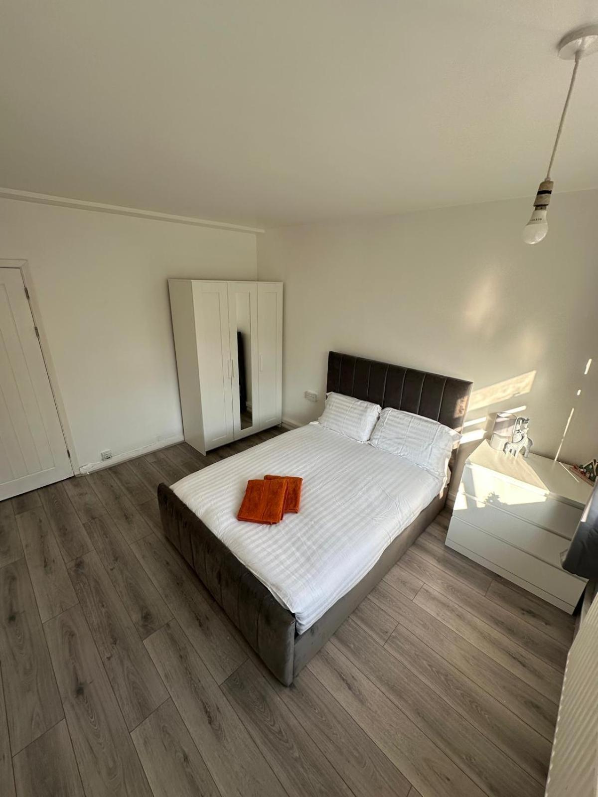 Modern Room In A 4 Bedroom Flat In London, Shared Bathroom! Ngoại thất bức ảnh