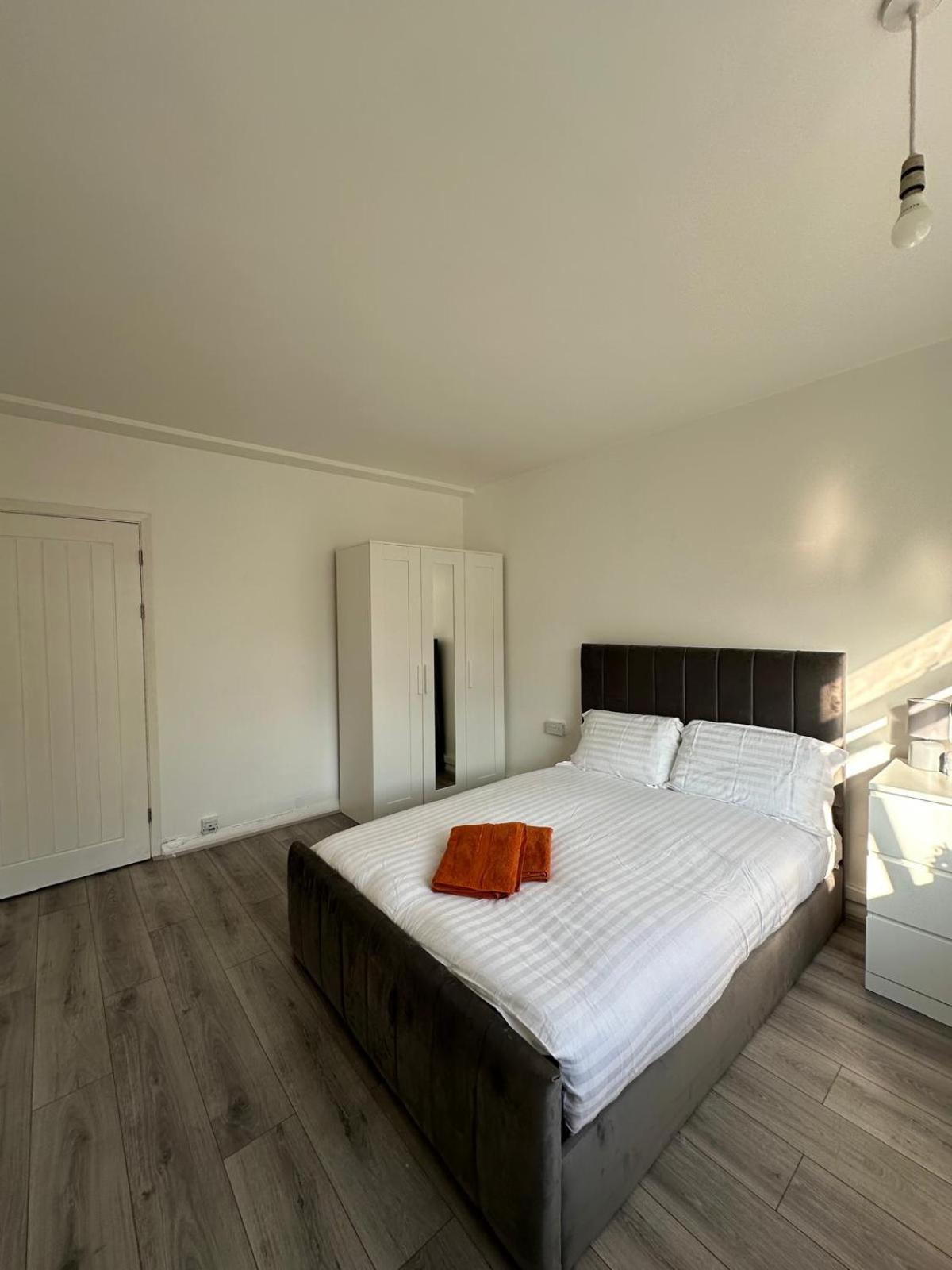 Modern Room In A 4 Bedroom Flat In London, Shared Bathroom! Ngoại thất bức ảnh