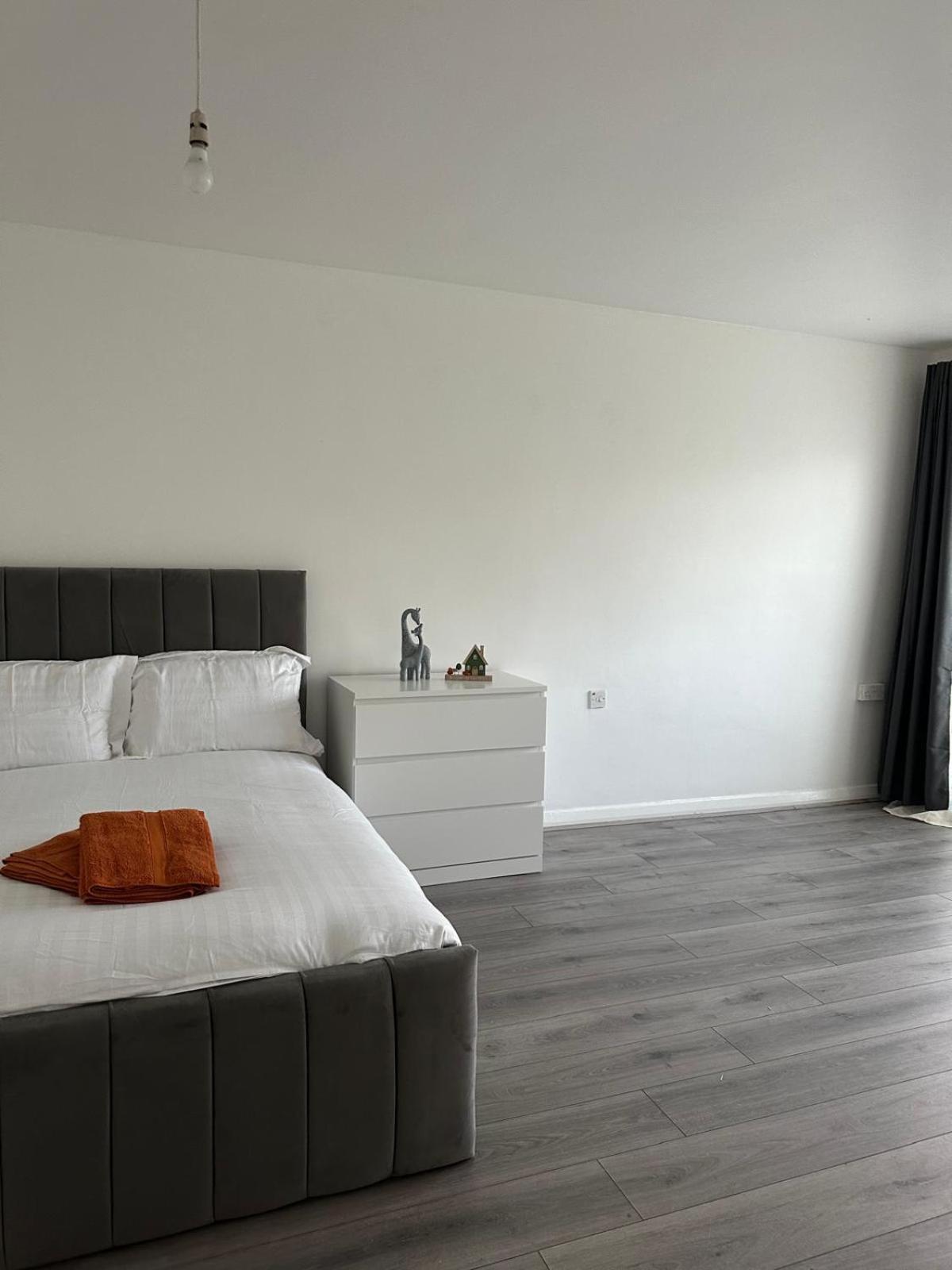 Modern Room In A 4 Bedroom Flat In London, Shared Bathroom! Ngoại thất bức ảnh