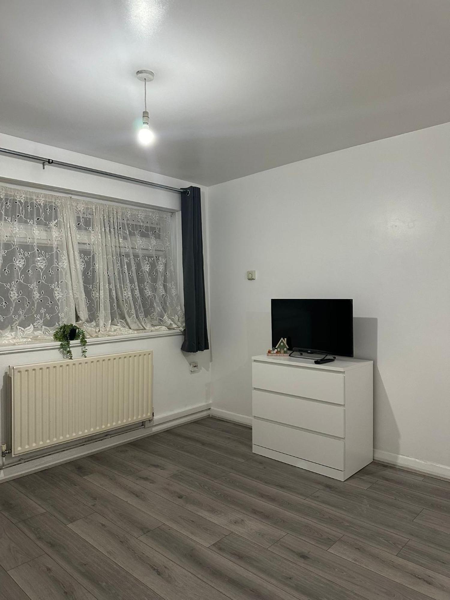 Modern Room In A 4 Bedroom Flat In London, Shared Bathroom! Ngoại thất bức ảnh