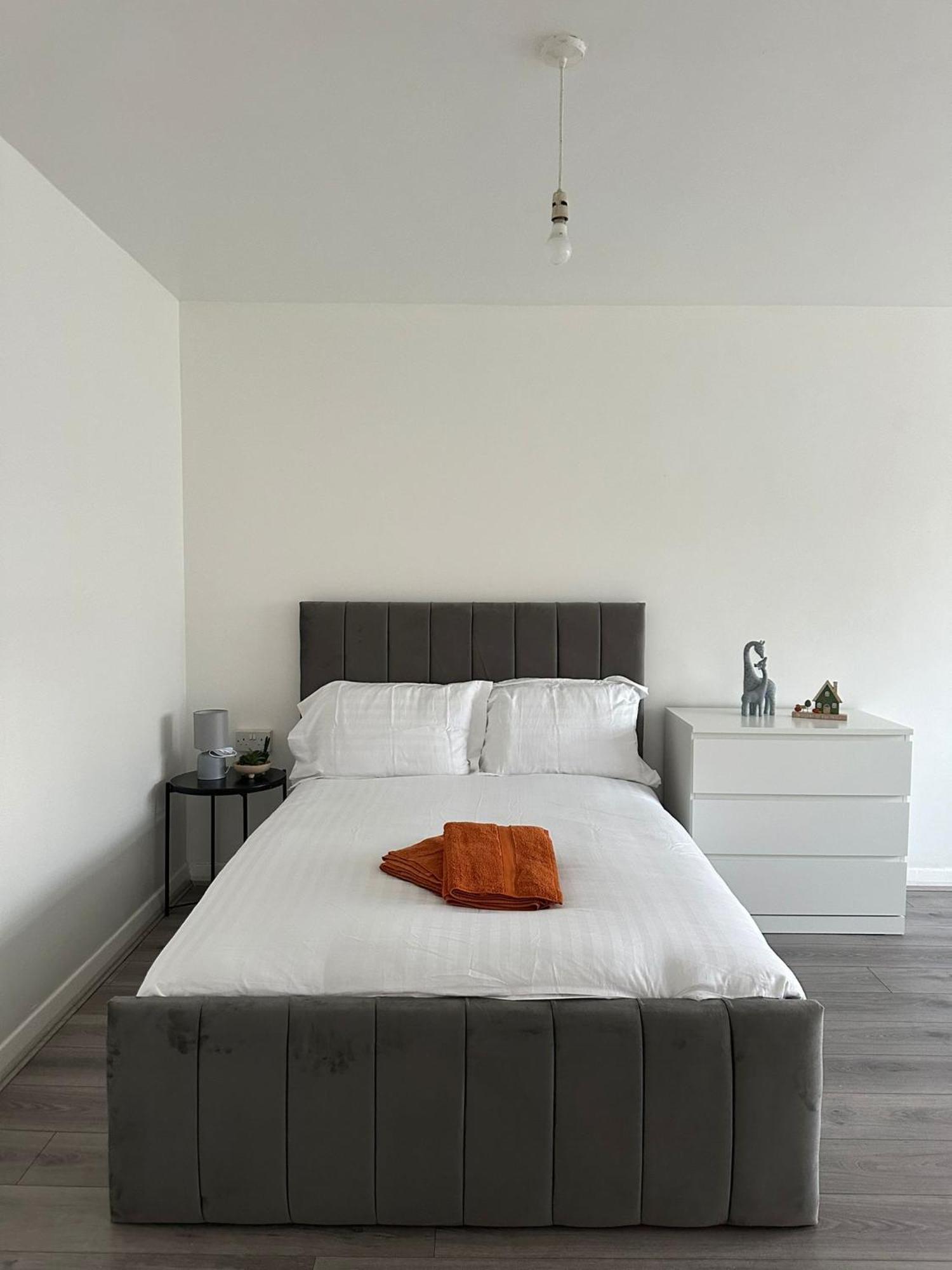 Modern Room In A 4 Bedroom Flat In London, Shared Bathroom! Ngoại thất bức ảnh