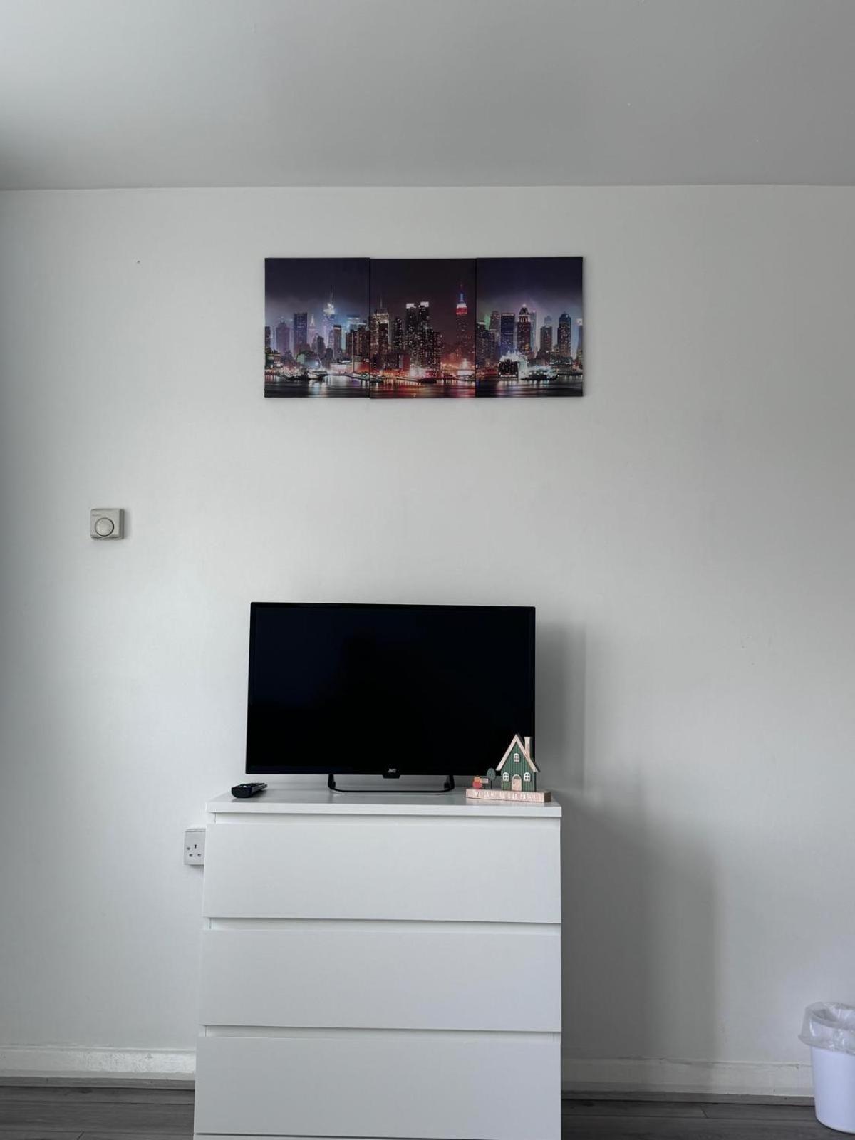 Modern Room In A 4 Bedroom Flat In London, Shared Bathroom! Ngoại thất bức ảnh