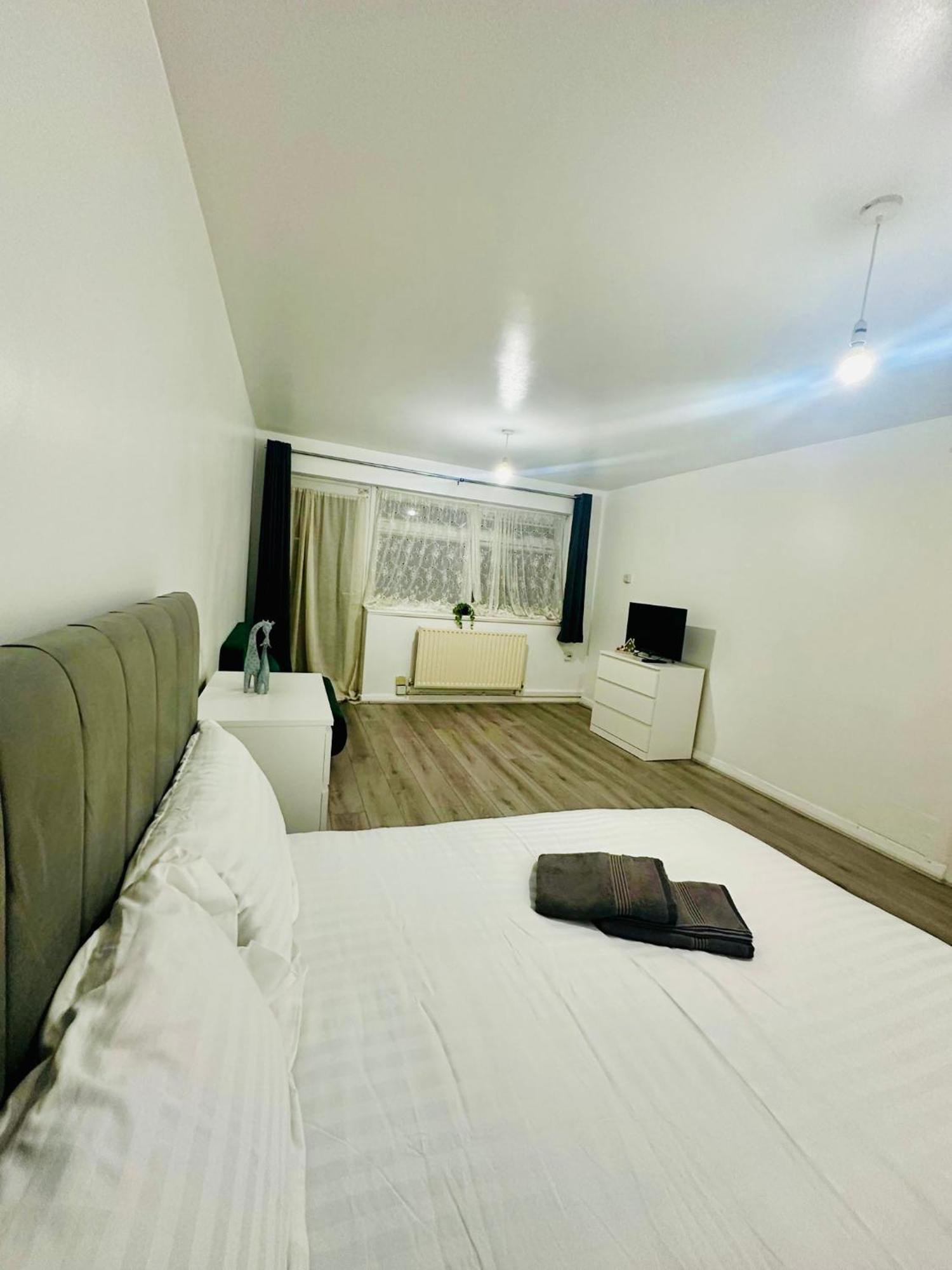 Modern Room In A 4 Bedroom Flat In London, Shared Bathroom! Ngoại thất bức ảnh