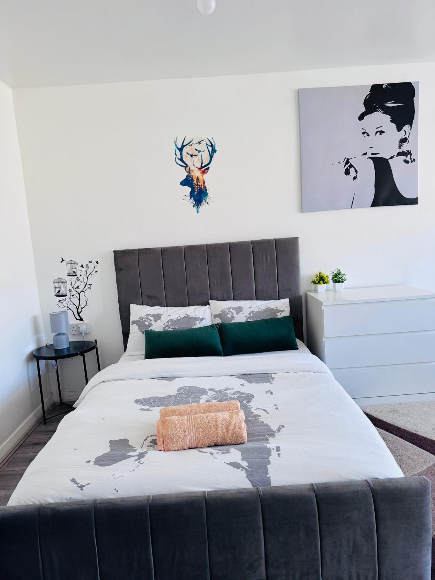 Modern Room In A 4 Bedroom Flat In London, Shared Bathroom! Ngoại thất bức ảnh