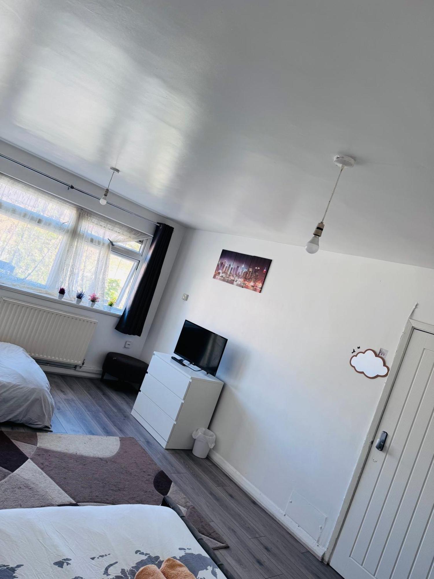 Modern Room In A 4 Bedroom Flat In London, Shared Bathroom! Ngoại thất bức ảnh