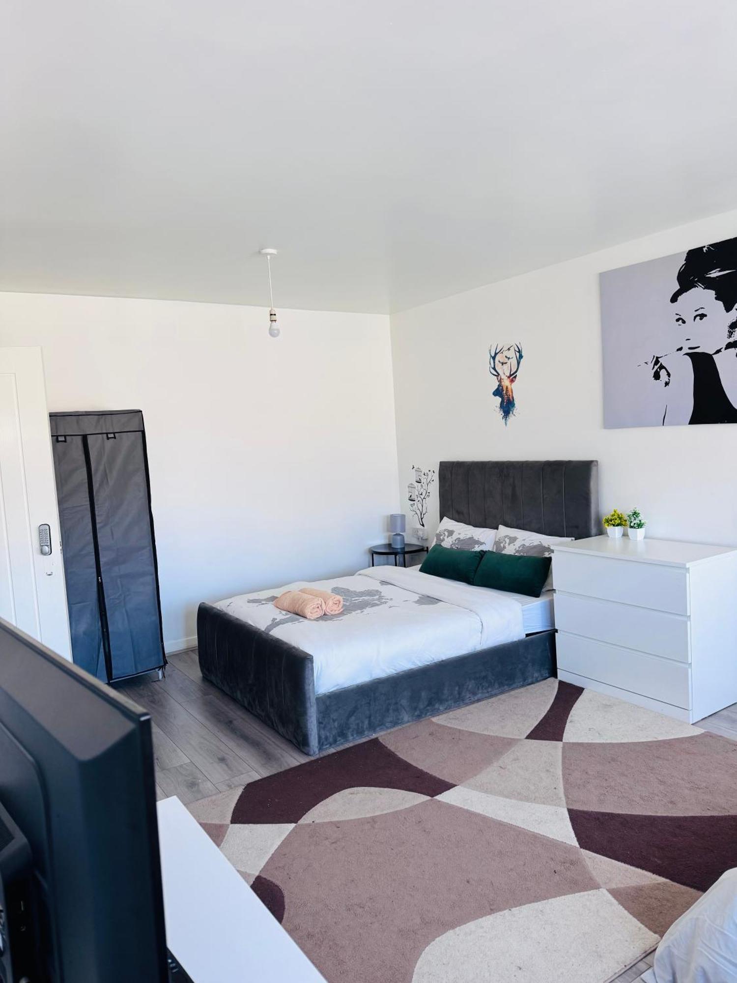 Modern Room In A 4 Bedroom Flat In London, Shared Bathroom! Ngoại thất bức ảnh